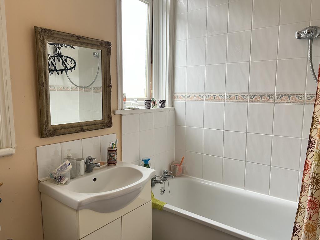 Lot: 169 - TWO-BEDROOM FIRST FLOOR MAISONETTE - Bathroom with white suite and white wall tiles
